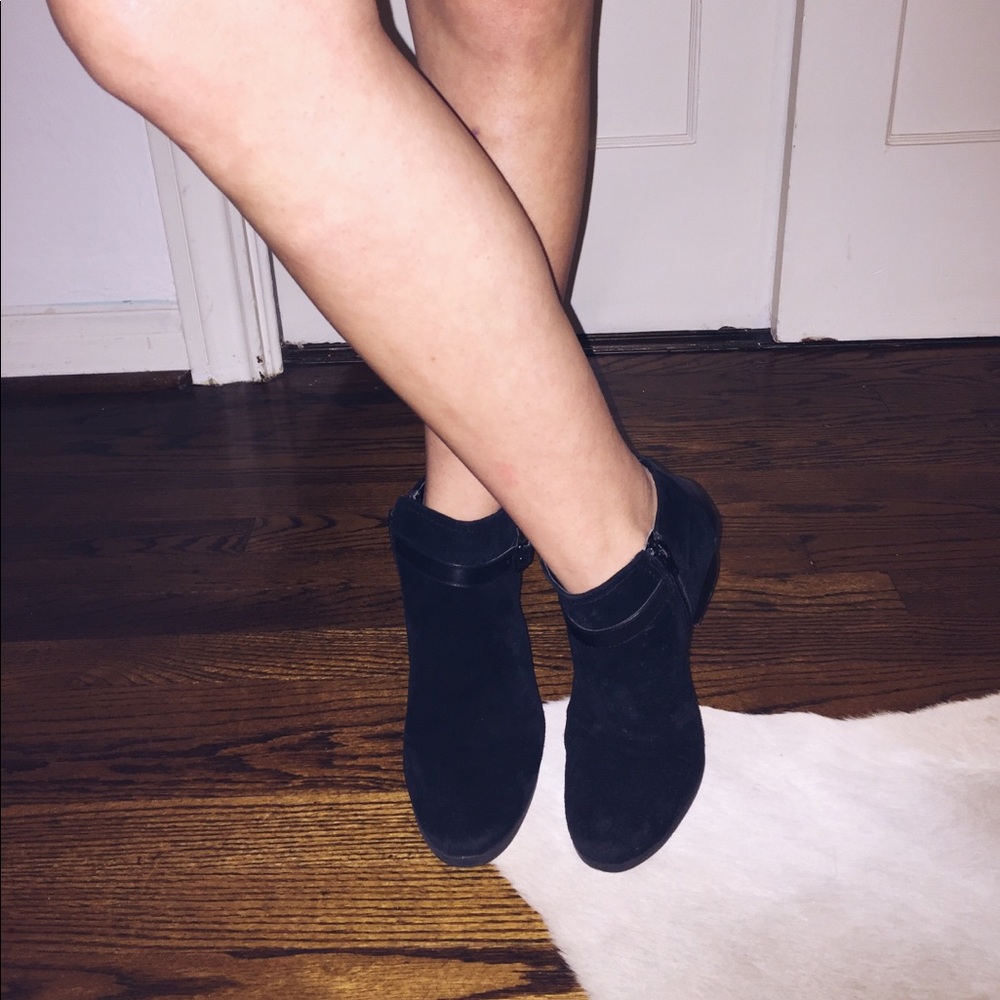SUPER CUTE BLACK BOOTIES